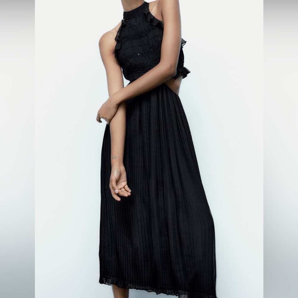 Zara SS22 Deadstock - Black Ruffled Pleated Maxi Dress